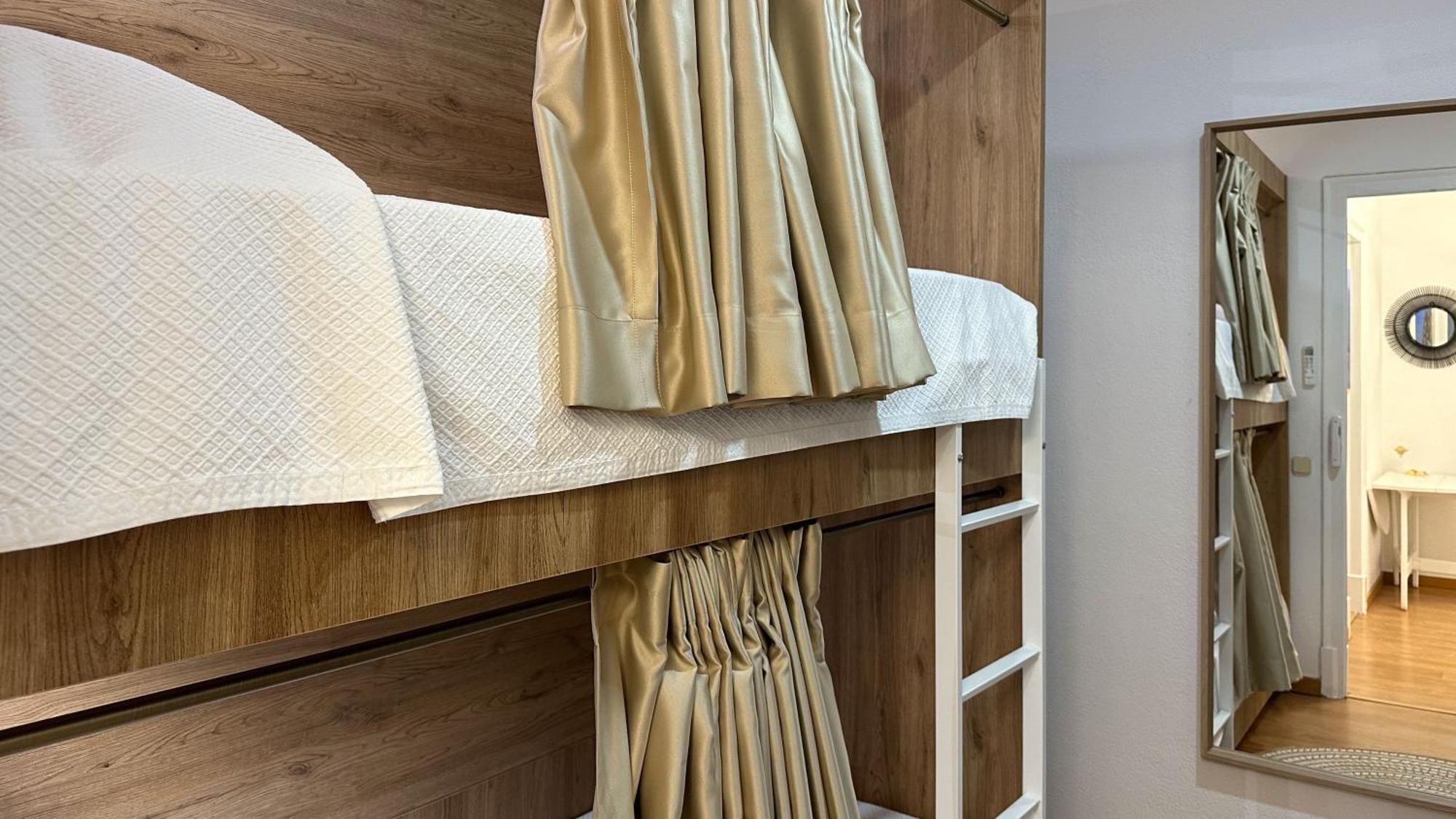 Hostal Da *